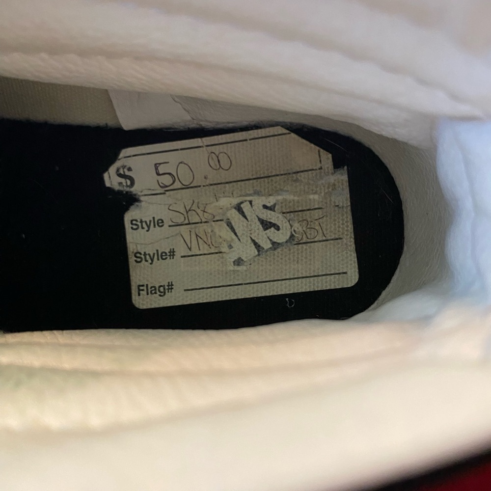 Vans SK8 HI Black & White Juniors Size 6
In Excellent Condition Barely Worn - Picture 6 of 6